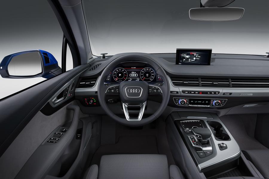 Торпедо Audi Q7 TFSI Quattro S-Line (4M) 2015 года  (WW) (фото 24 из 35)